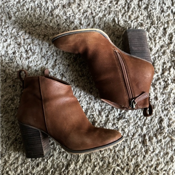 Brown leather B.P. ankle boots - Picture 2 of 5